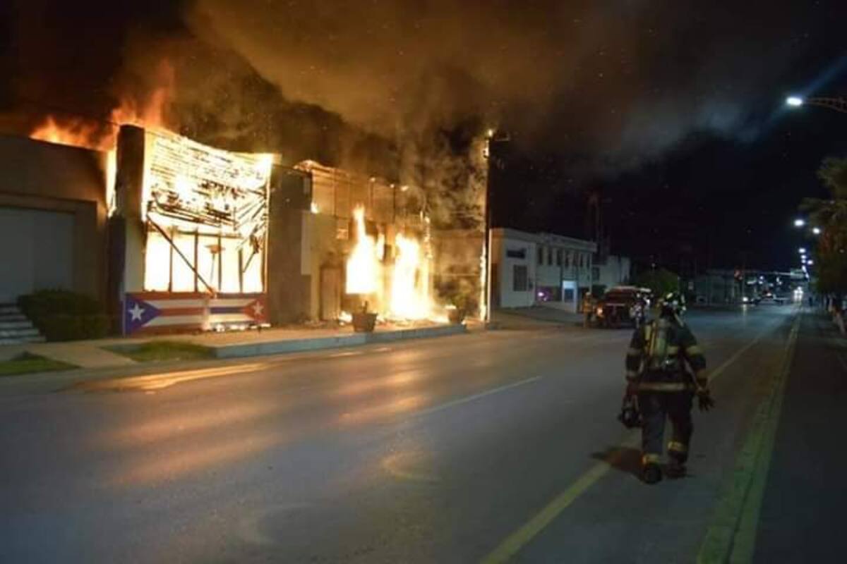 Balacean e incendian negocios en Coahuila