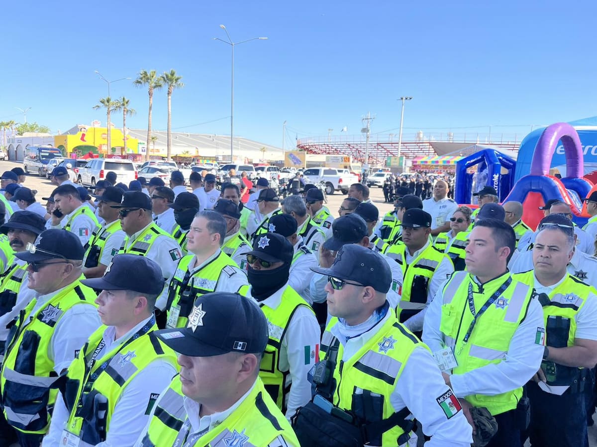 Policías municipales reciben las instrucciones antes de iniciar los operativos especiales. FOTO: ESPECIAL
