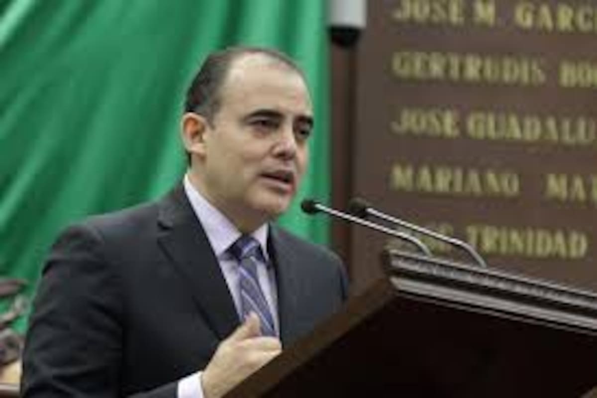 Presidente del Congreso de Michoacán se disculpa por interpretación de narcocorrido dedicado a socio de “El Mayo” Zambada