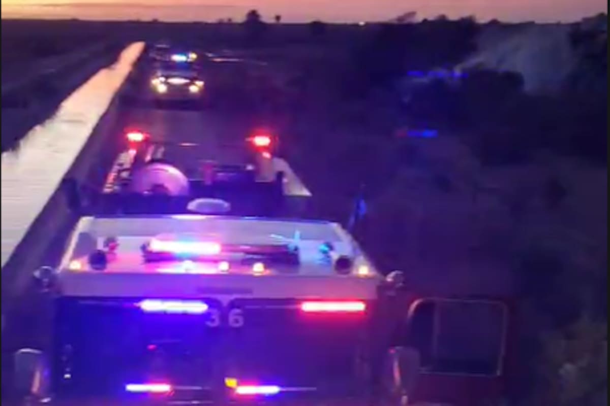 Trece horas contra el fuego; bomberos de Sonora y Baja California evitan que incendio alcance viviendas en La Bolsa