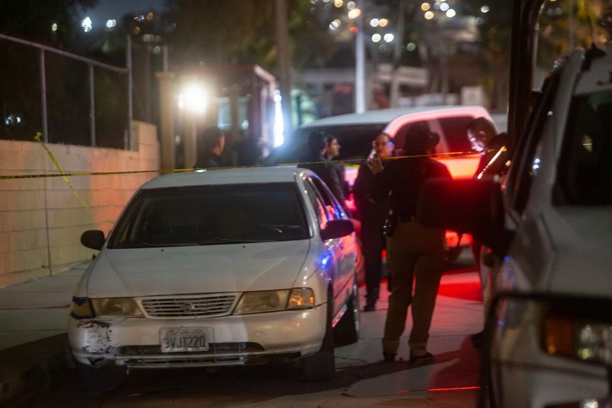La víctima fue localizada envuelta en una cobija dentro de un automóvil estacionado sobre la avenida Tapachula. Foto: Border Zoom