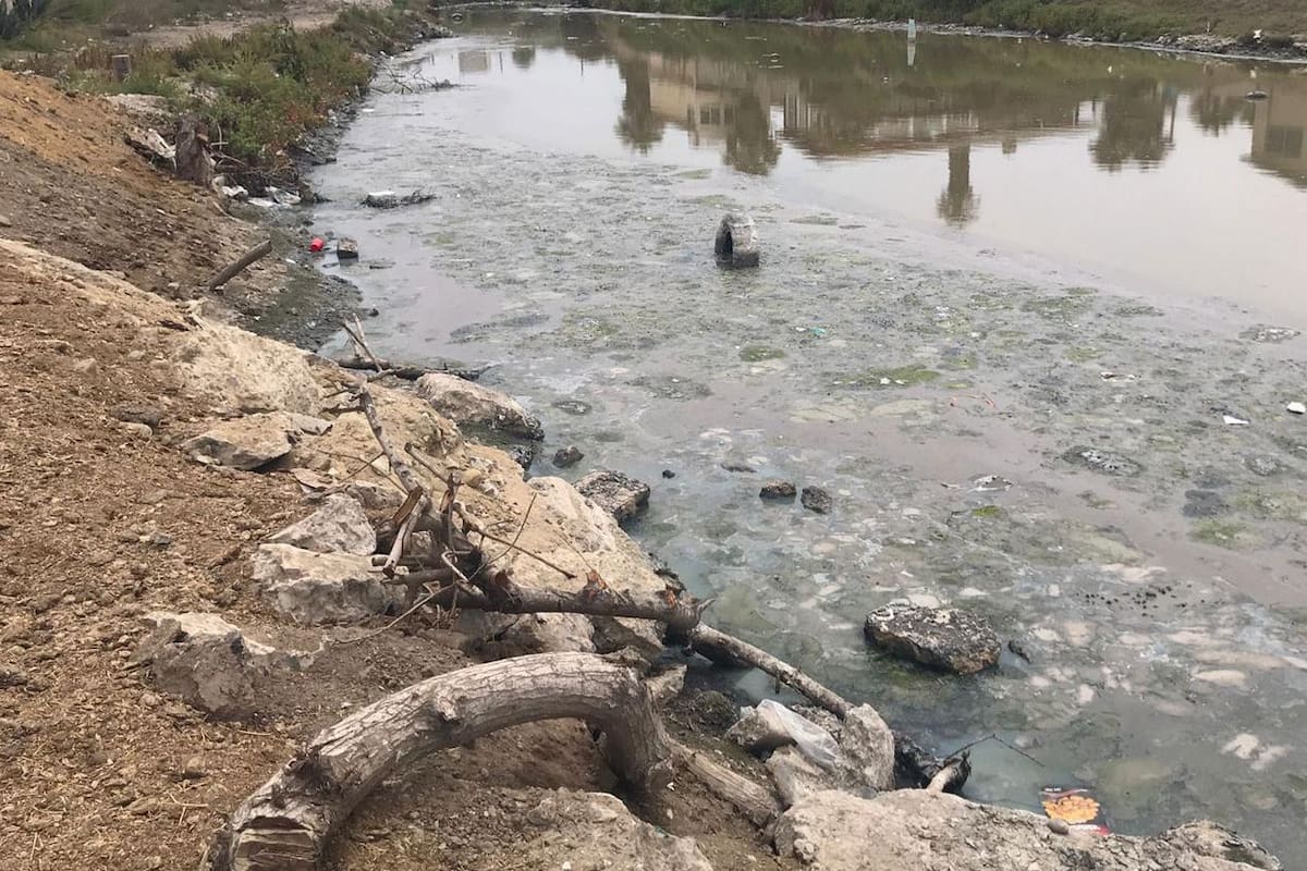 Sufren en Rosarito por contaminación en arroyo Huahuatay