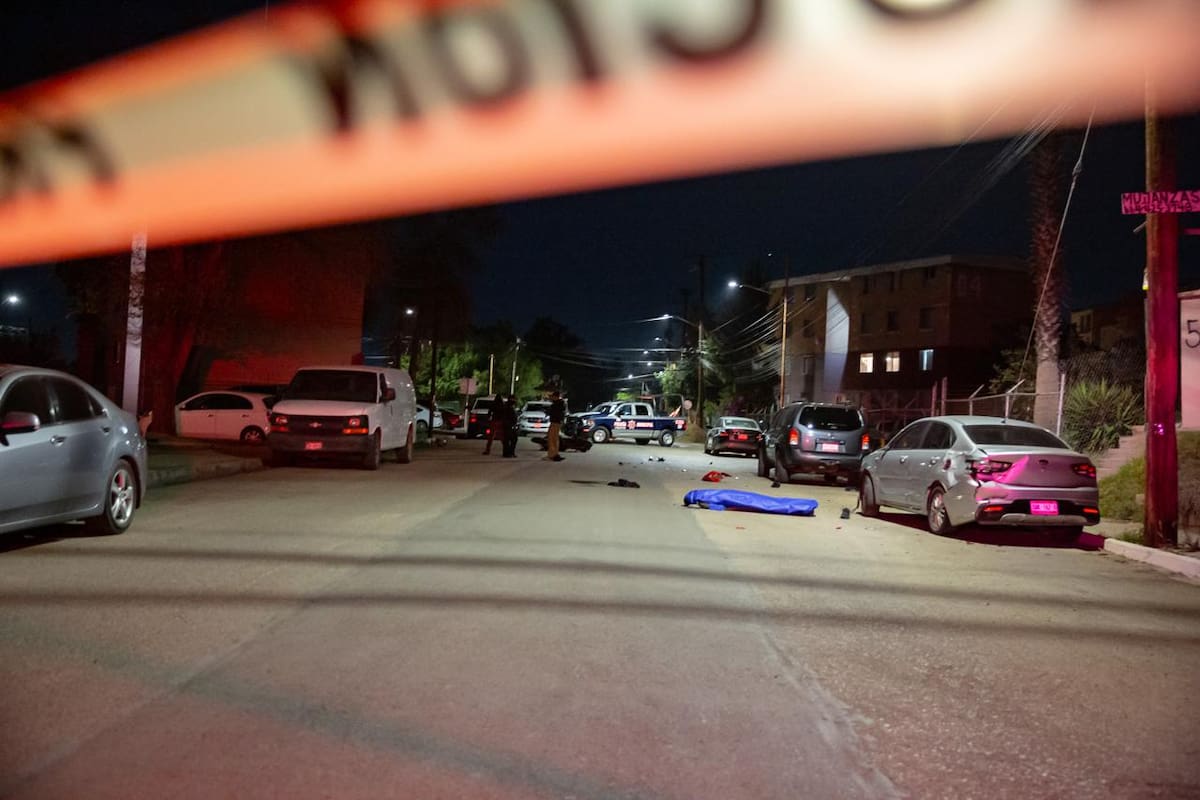 Motocicleta choca contra auto en Laderas de Otay