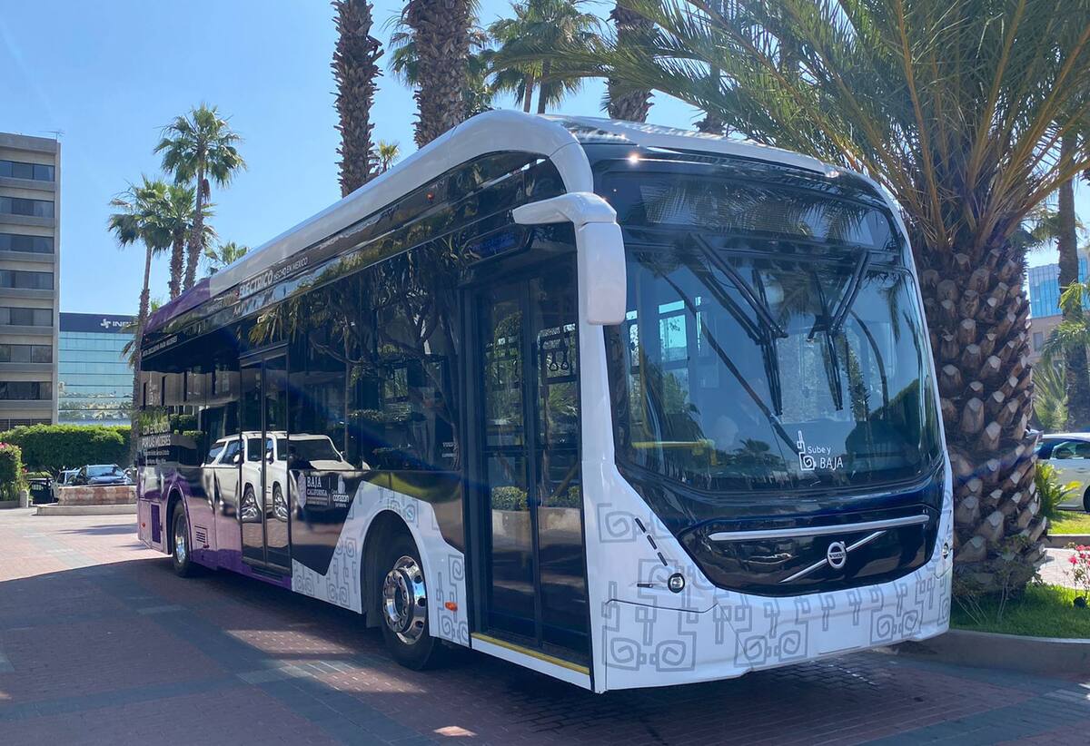 El camión eléctrico estará operando en el subsistema del corredor Agua Caliente, incluyéndose al programa Violeta que brinda el servicio de forma gratuita a mujeres y niños.