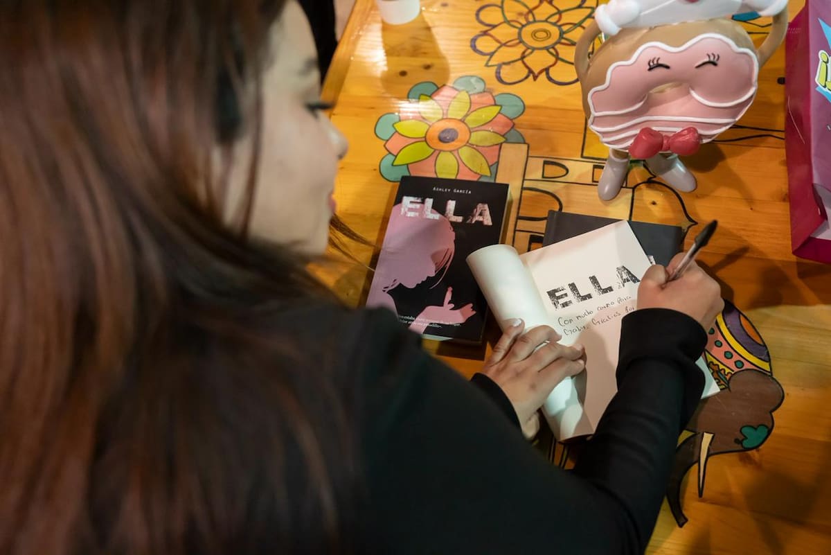 La primera edición de TEX-TOX reunió a escritores locales en un formato de conferencias literarias que promueve el diálogo directo y el acercamiento a la literatura. Foto: Border Zoom