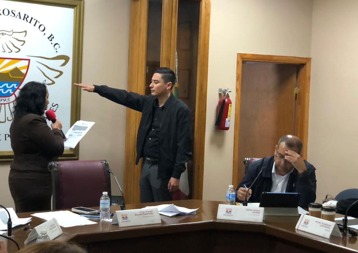 El regidor José Félix Montelongo solicitó licencia para separarse del cargo y en su lugar su suplente Carlos Ávila Santos tomó protesta del cargo.