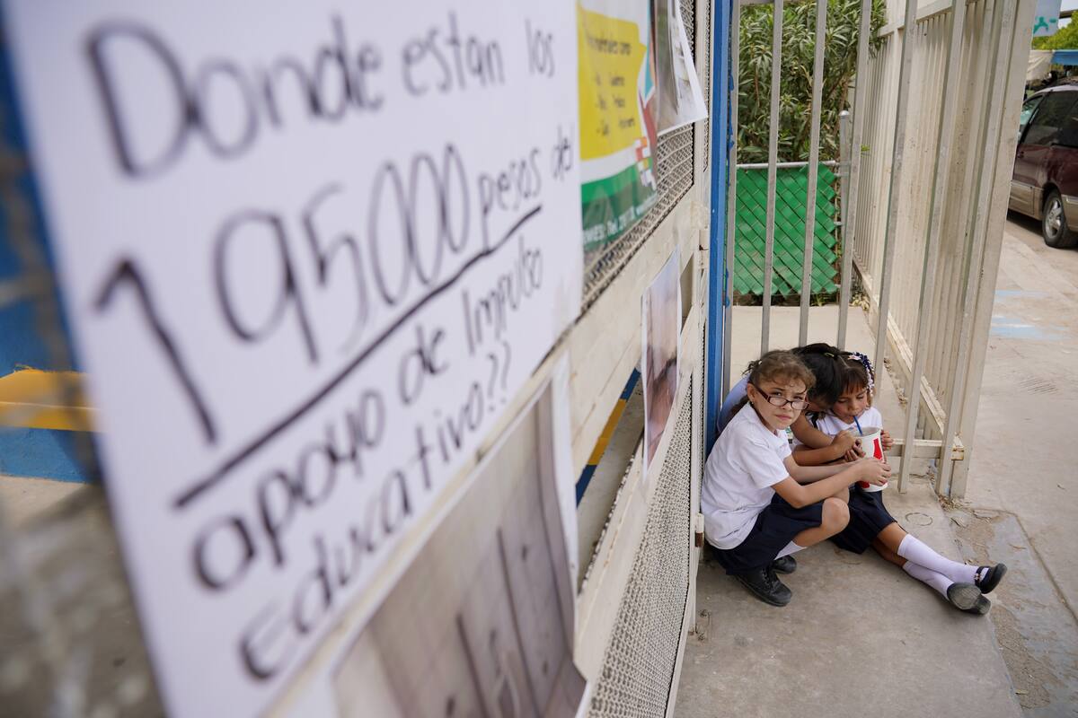 Padres de familia toman primaria