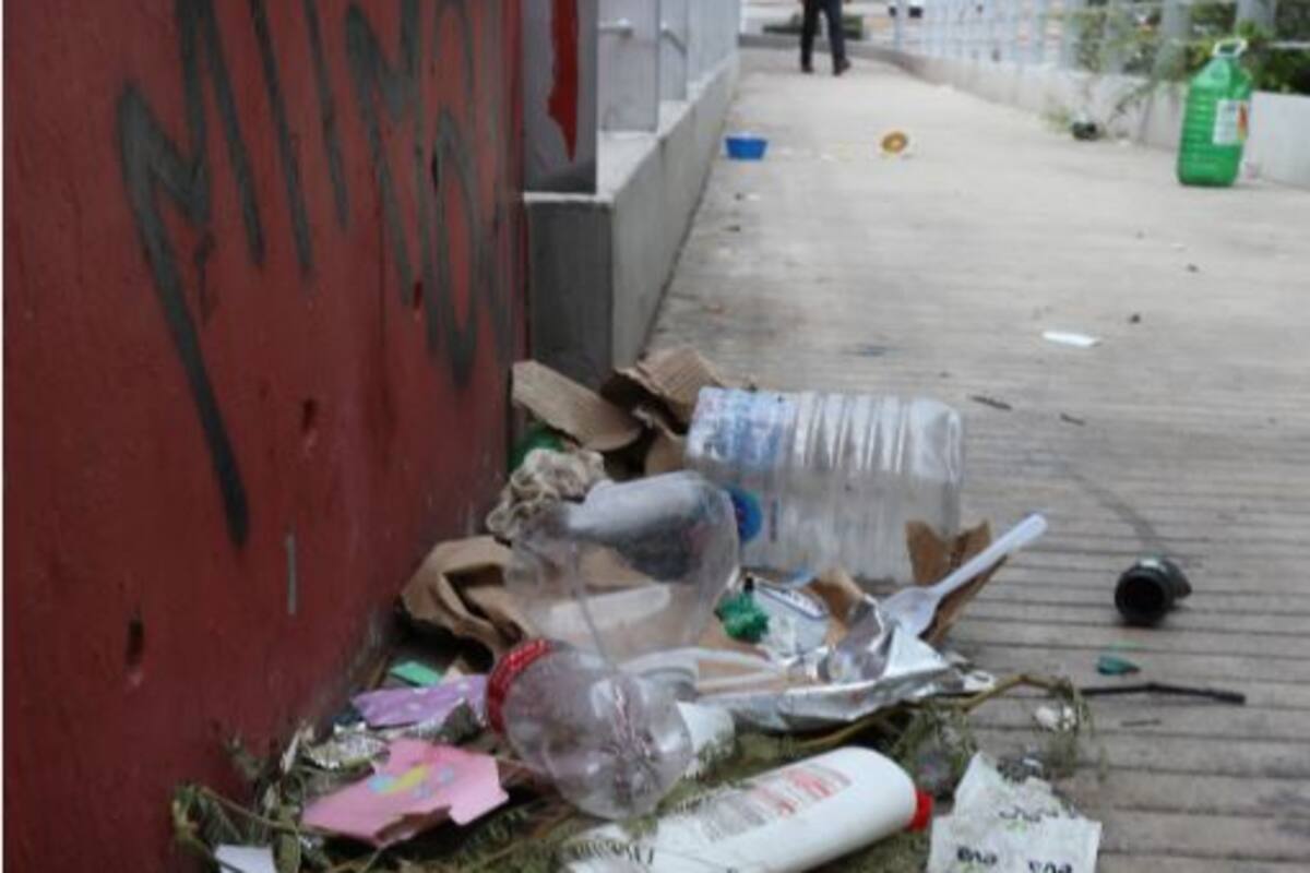 Peatones no utilizan puente entre HGE y Unison por lo sucio que se encuentra y la inseguridad del lugar