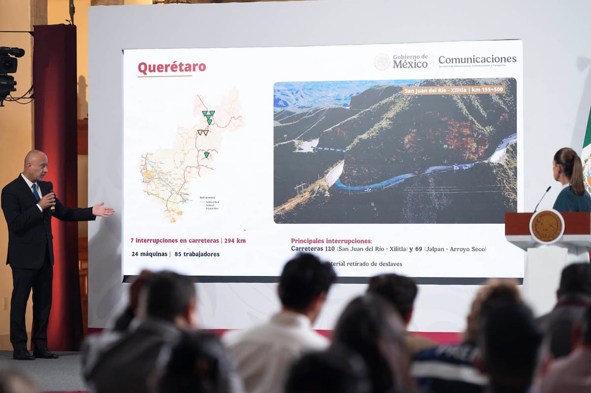 Cuauhtémoc, Ciudad de México. 13 de octubre 2025. La presidenta constitucional de los Estados Unidos Mexicanos, la Doctora Claudia Sheinbaum Pardo en conferencia de prensa matutina en el salón de la Tesorería de Palacio Nacional. La acompañan: Ricardo Trevilla Trejo, secretario de la Defensa Nacional; Raymundo Pedro Morales, secretario de Marina; Jesús Antonio Esteva Medina, secretario de Infraestructura, Comunicaciones y Transportes; Emilia Esther Calleja Alor, directora general de la Comisión Federal de Electricidad (CFE); Ariadna Montiel, secretaria de Bienestar. Foto: Saúl López Escorcia/Presidencia
