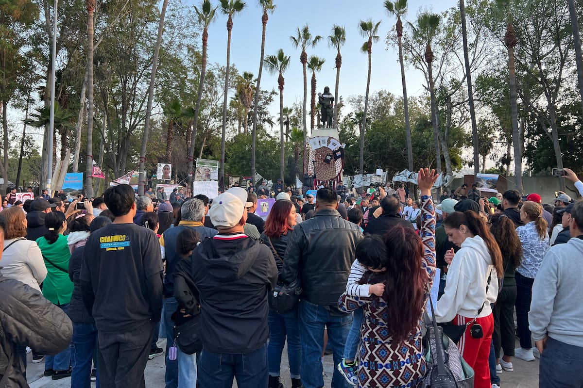 Participan ciudadanos en “Carne Asada Masiva” en la explanada del Palacio
