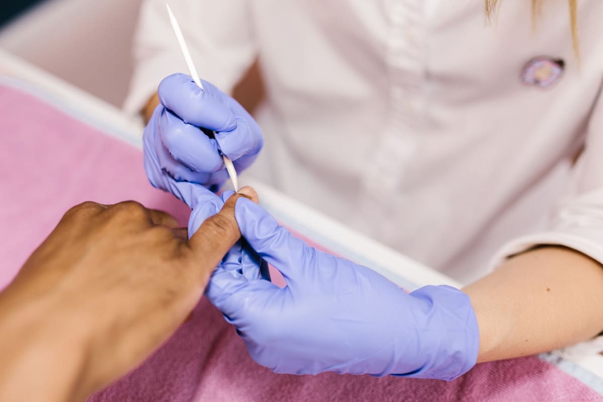 ¿Por qué es importante no quitar la cutícula al hacerte las uñas?