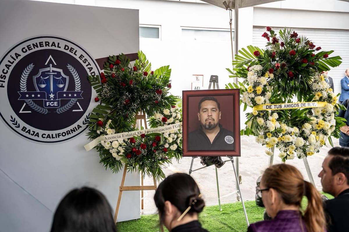 Rinden homenaje póstumo a agente asesinado en Tijuana