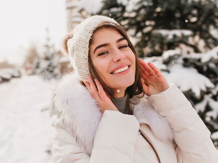 Cómo proteger la piel del sol en invierno: guía práctica con protector solar, hidratación, antioxidantes y cuidados diarios