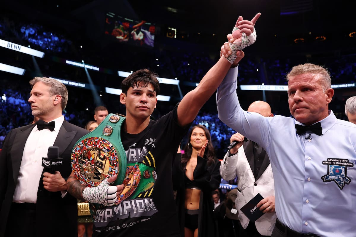 Ryan García grita “¡Viva México!” tras noquear a Conor Benn y casi se pelea con Teófimo López