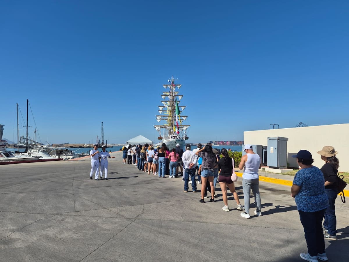 Ciudadanos y turistas recorrieron el Buque Escuela Cuauhtémoc durante su visita a Ensenada. Foto: Cortesía
