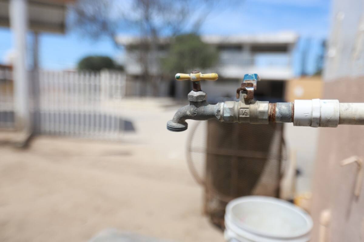 Vecinos de colonia Loma Blanca en Tijuana se quedan sin luz ni agua