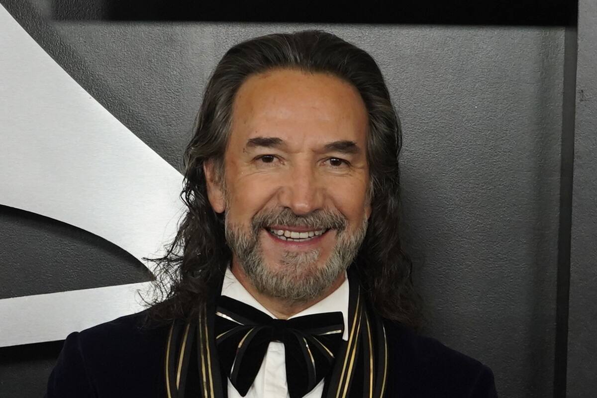 Marco Antonio Solís se prepara para lanzar su bioserie