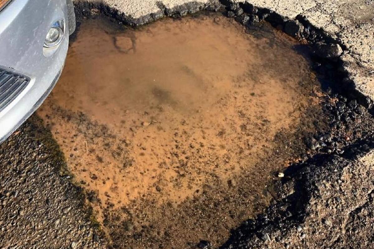 Ladybaches expone las calles destrozadas de Ensenada