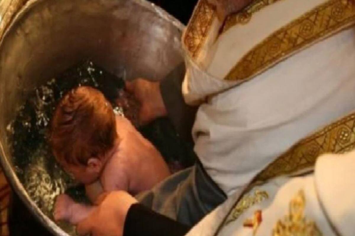 Muere bebé al ser bautizado; investigan a sacerdote por homicidio