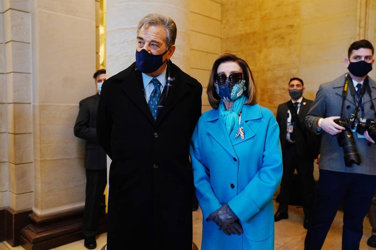 Nancy Pelosi informa que su esposo está estable y en proceso de recuperación
