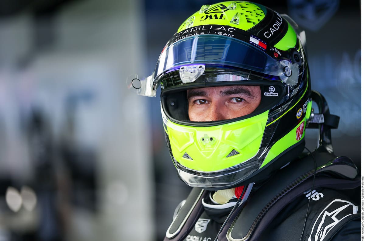 'Checo' Pérez se muestra concentrado antes de ingresar a su monoplaza de Cadillac. (Foto: Archivo GH)
