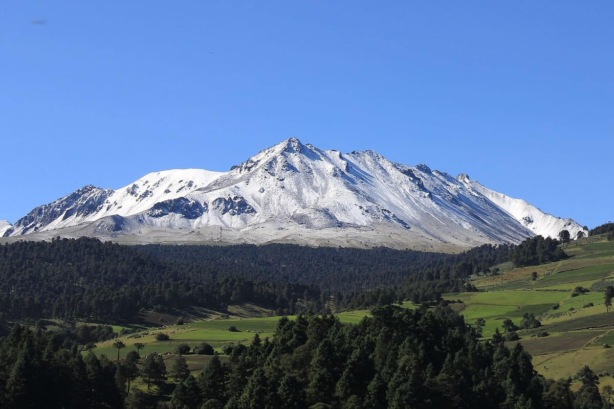 Nevado de Toluca mantiene cierre indefinido por viento y neblina y no abrirá en vacaciones de diciembre