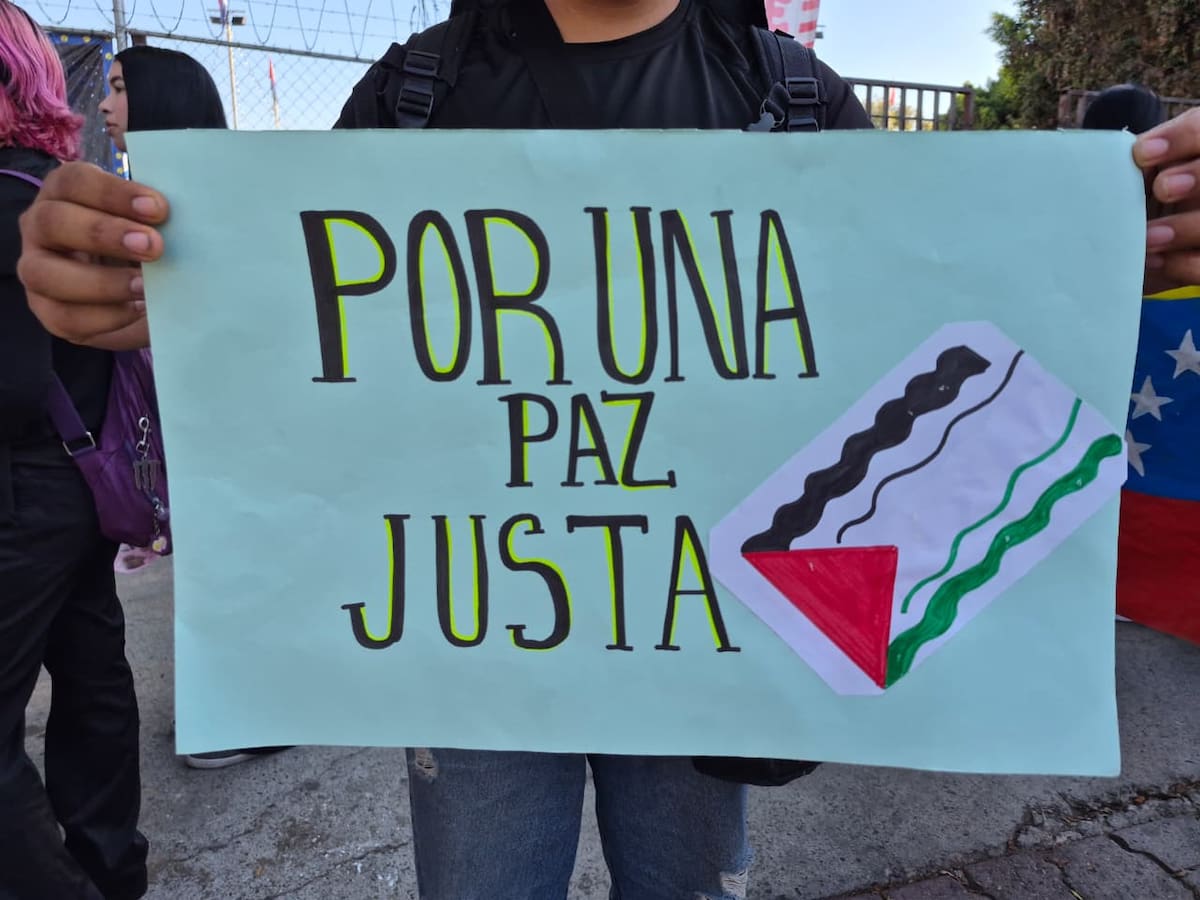 Estudiantes de la FNERRR realizaron una marcha en Tijuana en respaldo al pueblo palestino. Foto: Michelle Castillo