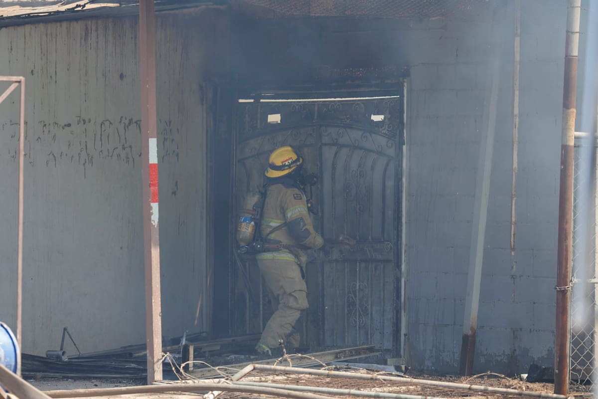 Incendio consume iglesia en la colonia Solidaridad Social