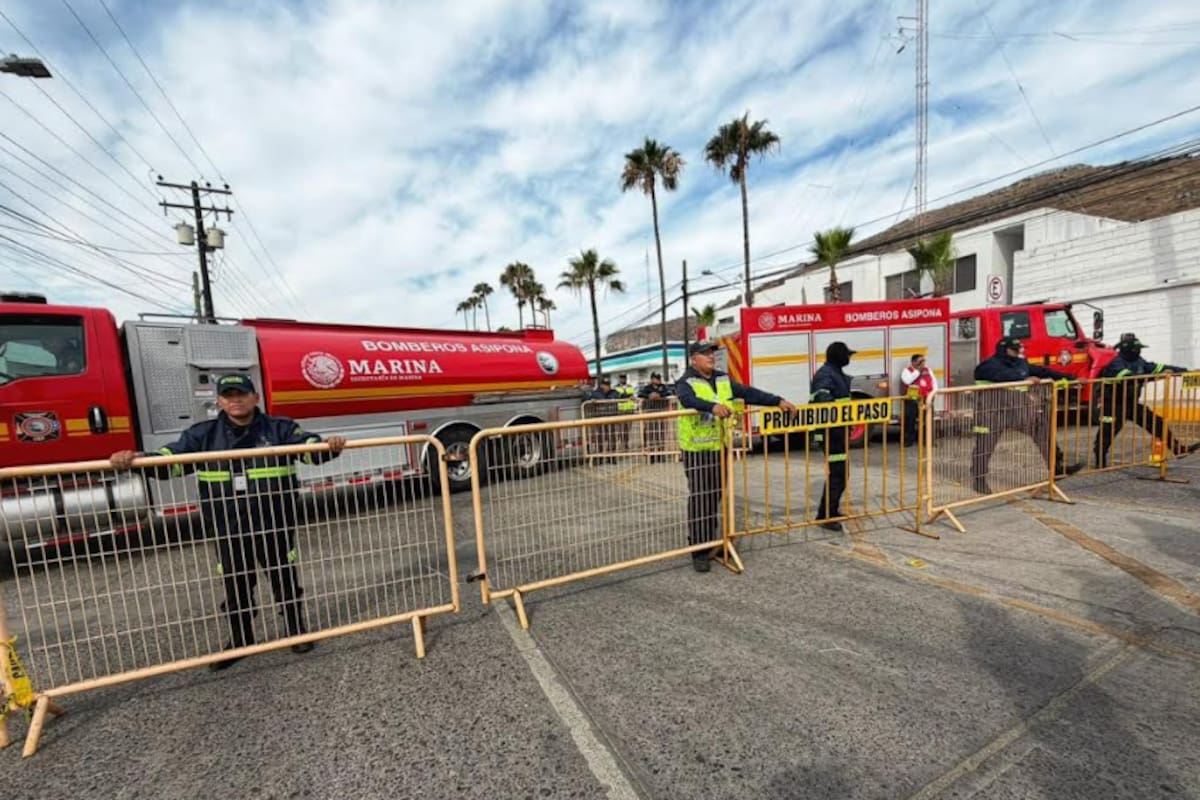 Impiden ingreso de manifestantes de la CNTE al recinto portuario de Ensenada