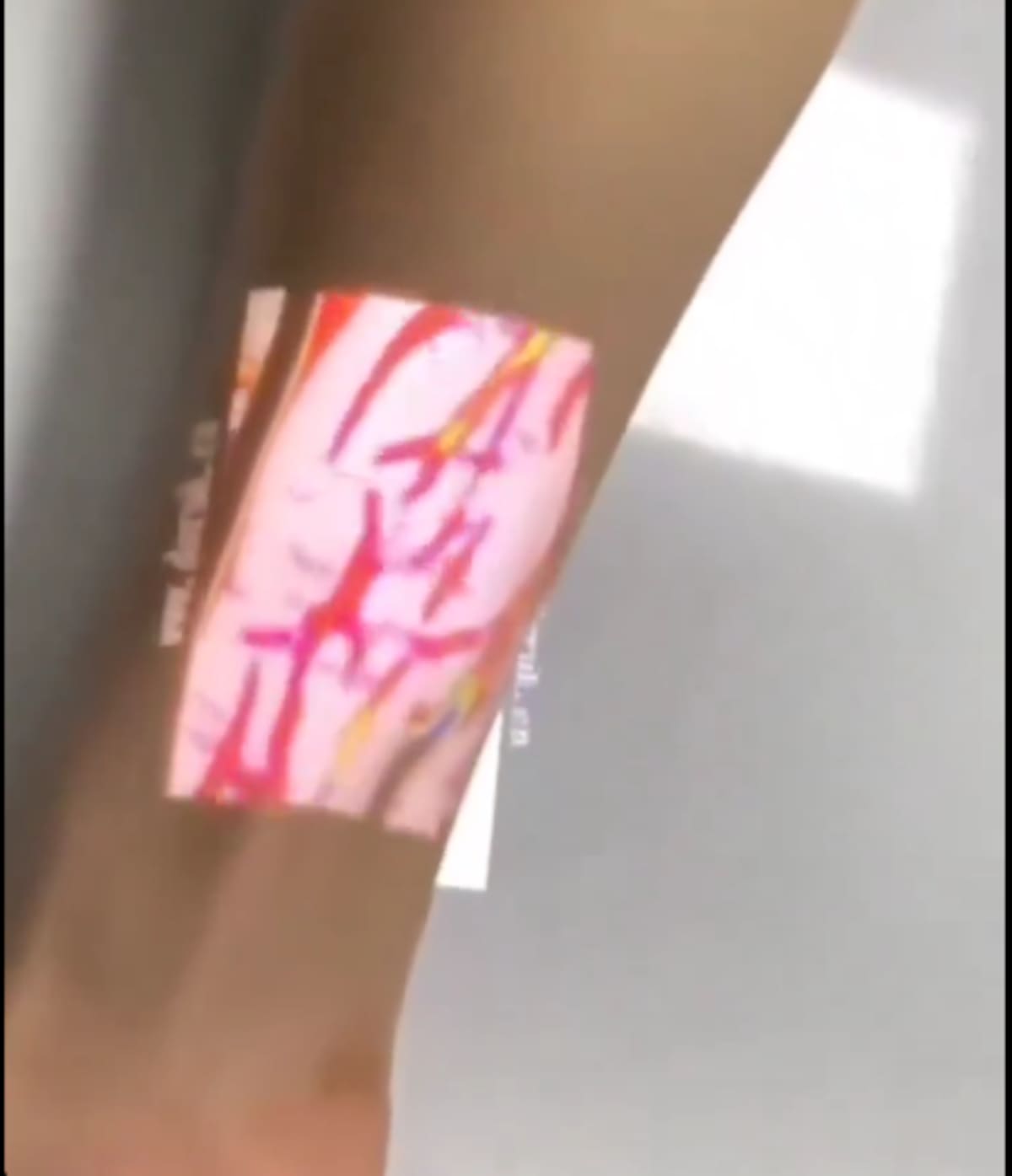 China es uno de los países que fabrican estos equipos y los aplican en contextos médicos y educativos. | Captura de pantalla