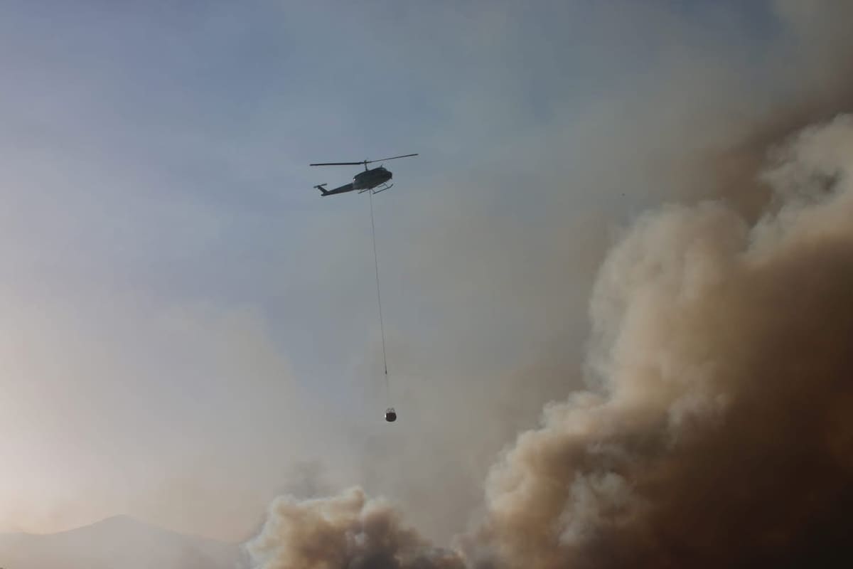 El incendio registra 80% de control en territorio mexicano y ha afectado más de mil hectáreas a ambos lados de la frontera. Foto: Cortesía | Protección Civil BC