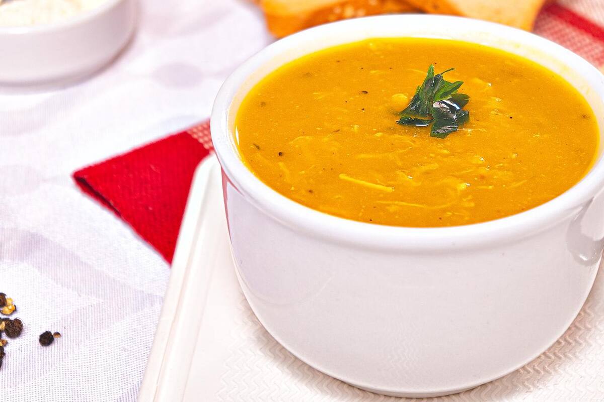 TikTok: Clienta se queja de que su sopa estaba caliente y se la arroja a una cajera