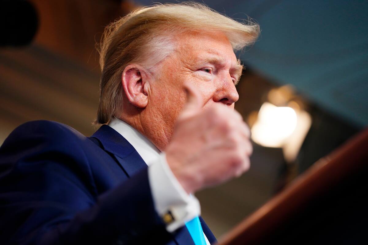 Trump pide a los votantes de Sanders que lo apoyen