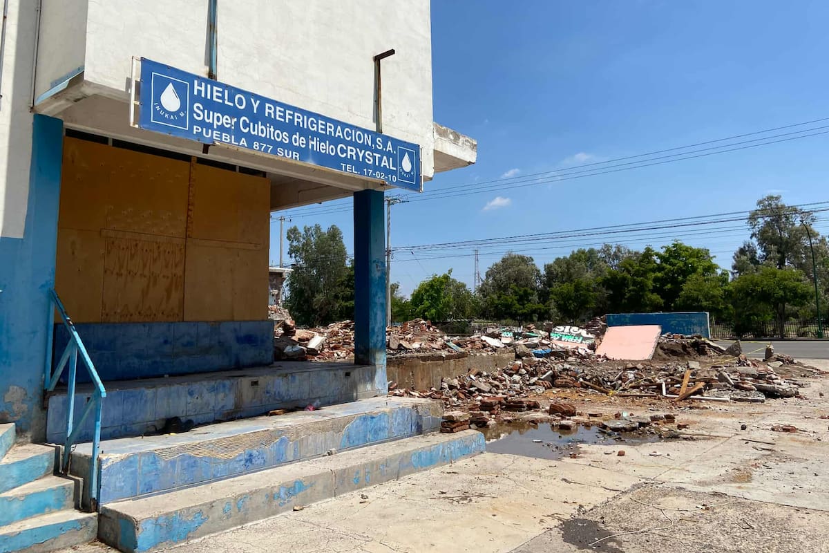 Causa nostalgia derrumbe de antigua planta de hielo y agua purificada en Cajeme