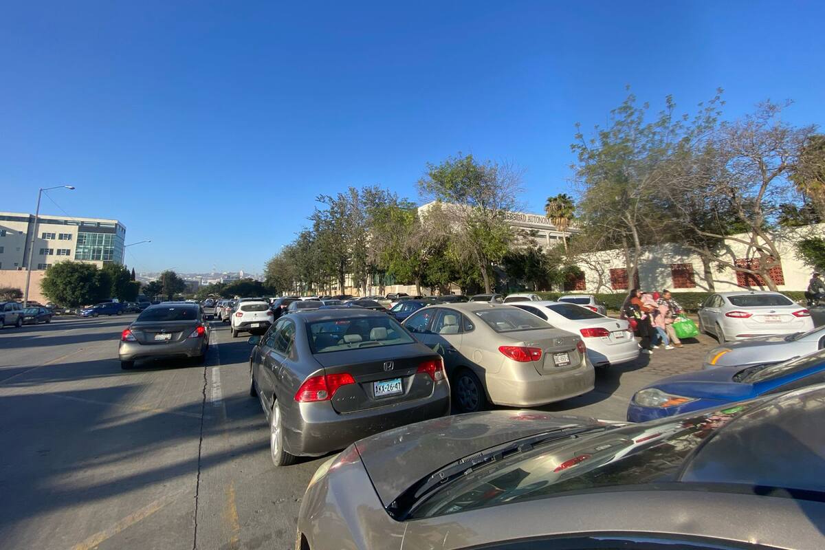 Delimitan espacio de estacionamiento para alumnos de CUES