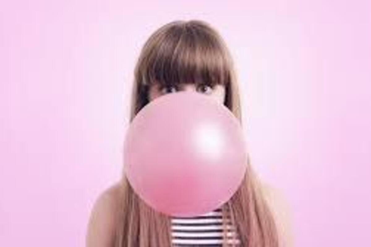 El aditivo presente en chicles y salsas que Francia ha decidido prohibir