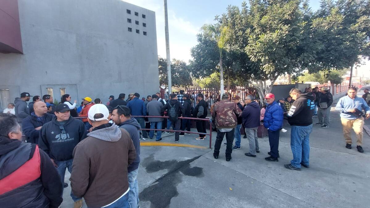 En el paro participan tanto burócratas del Estado como del Municipio.