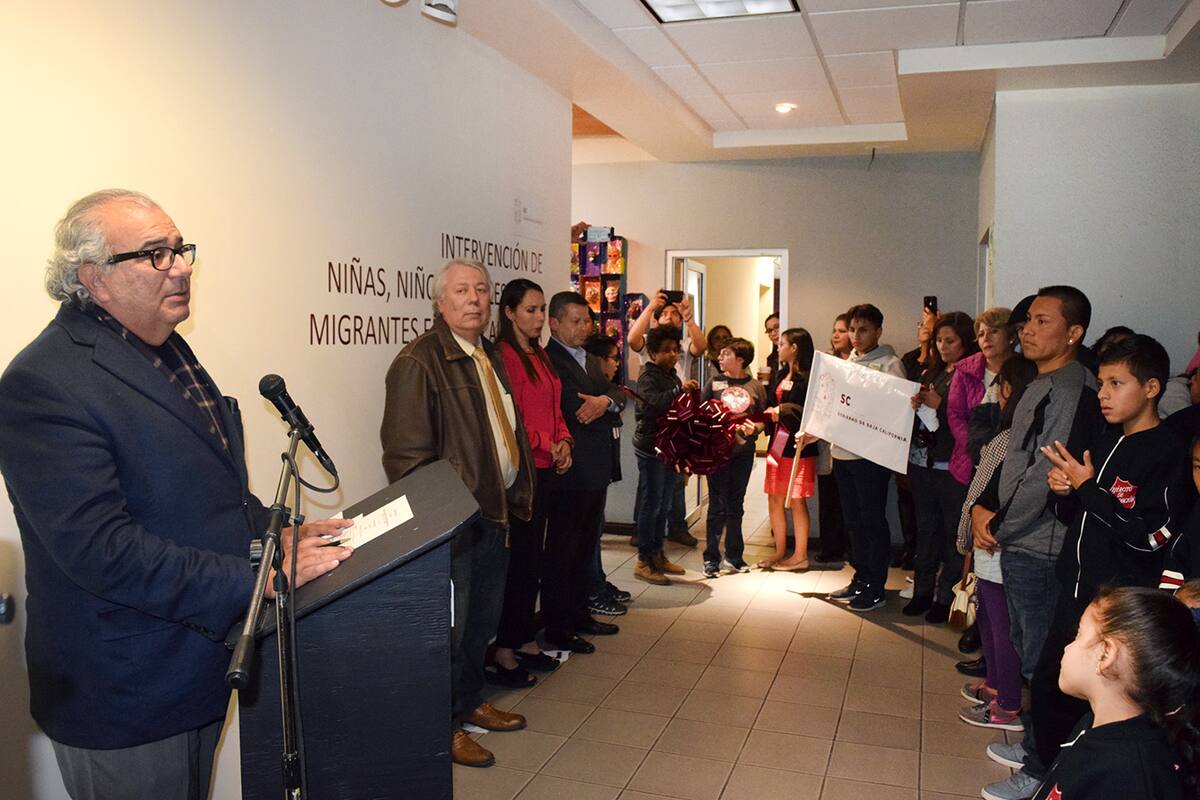 Externan menores migrantes sus sentimientos a través del arte y los comparten en una exposición