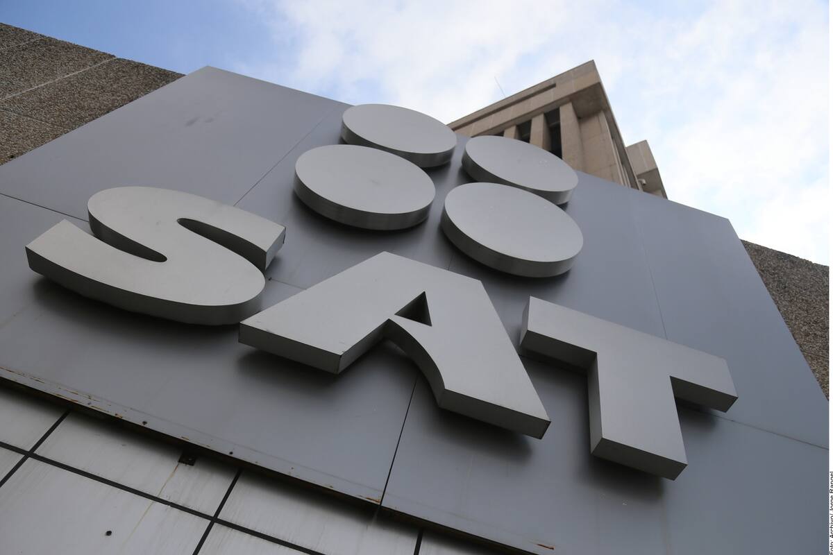 En la mira del SAT, 10 mil factureros; alista AMLO primer paquete de denuncias