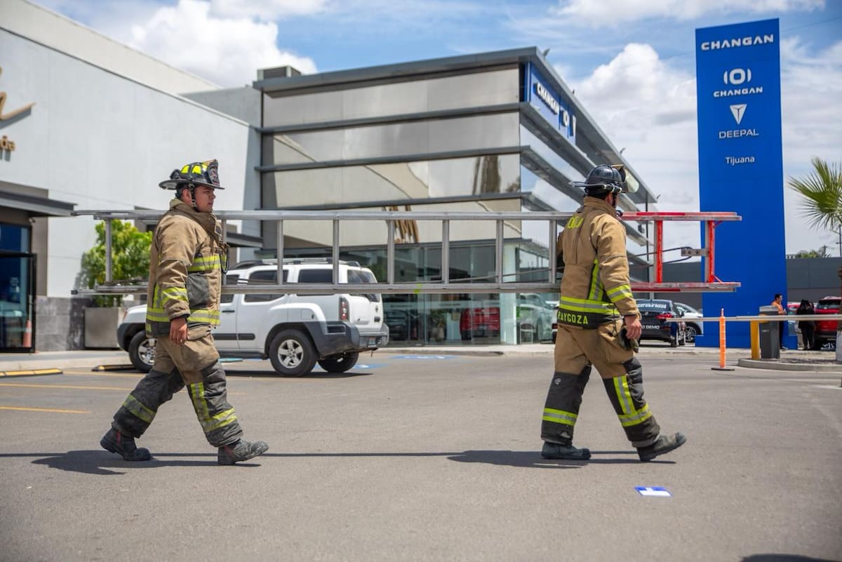 El incidente ocurrió en Plaza Parque Sur, presuntamente por acumulación de gas. Foto: Border Zoom