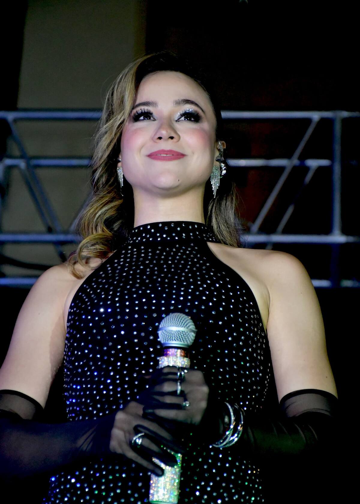El concierto de Carolina Heredia en Hermosillo fue un éxito, con un público entusiasta que disfrutó de su talento y carisma, mientras la cantante ofreció una noche llena de música y magia.