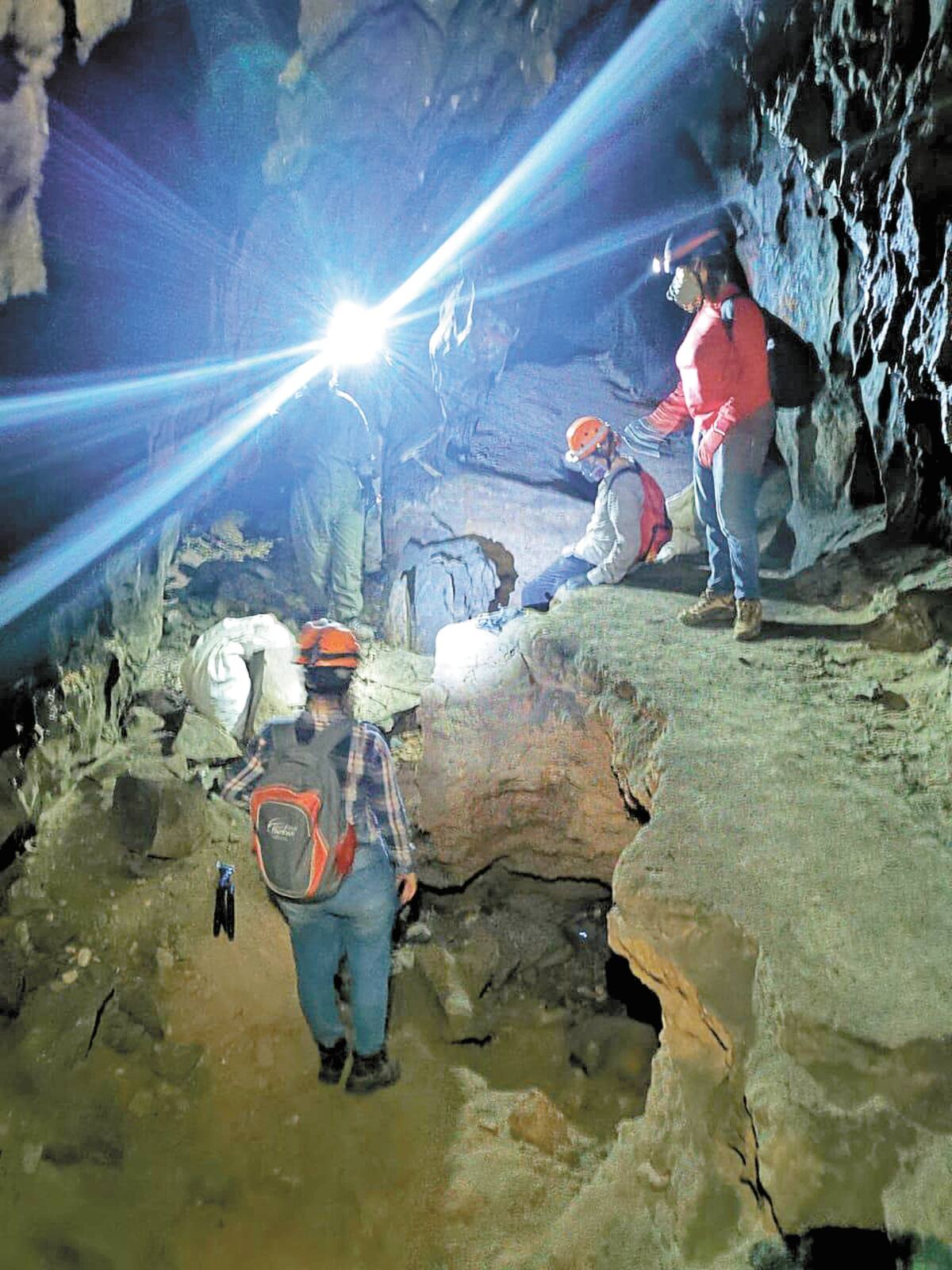 Esta es una limpieza que se realiza cada año en la Cueva de Santa Martha.
