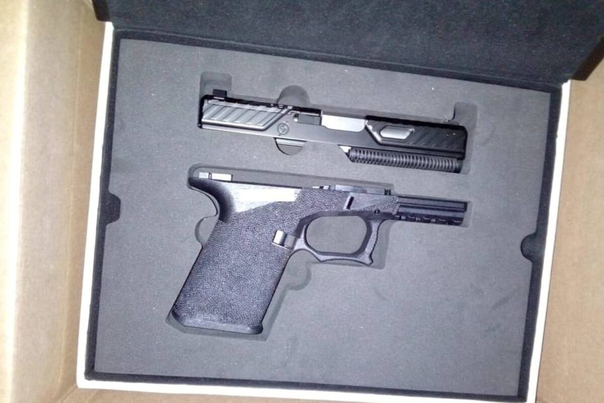 Encuentran cargamento de armas dentro de camión en la colonia Café Combate