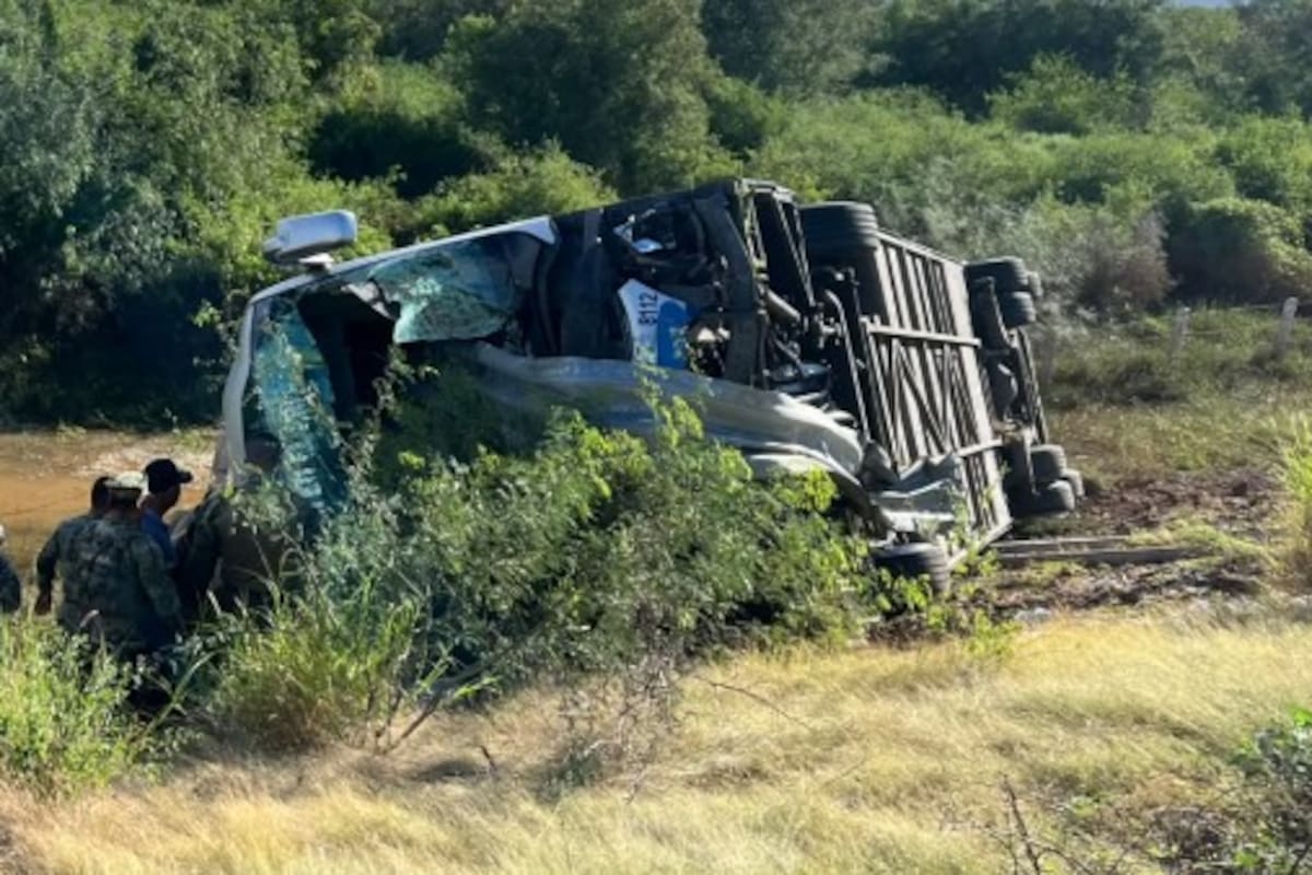 Volcadura de autobús cierra parcialmente la carretera Guaymas-Ciudad Obregón; se presume que hay heridos