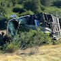 Dos muertos y siete heridos por la volcadura de un camión Omnibus en la carretera Guaymas-Ciudad Obregón