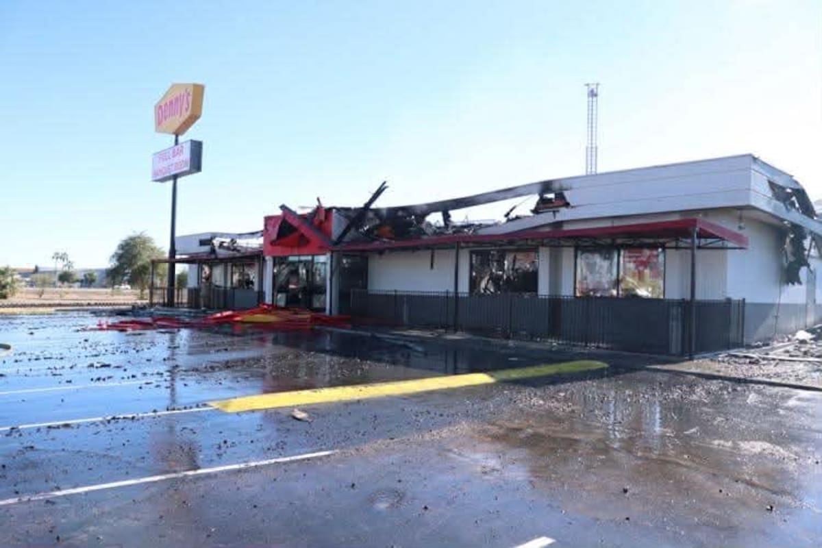 Incendio arrasa con el Denny’s de Calexico en Navidad; confirman pérdidas totales y causas bajo investigación