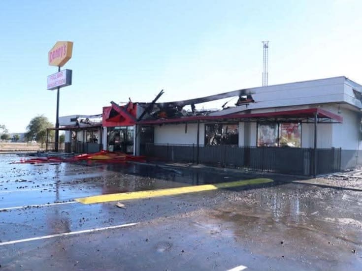 Incendio arrasa con el Denny’s de Calexico en Navidad; confirman pérdidas totales y causas bajo investigación