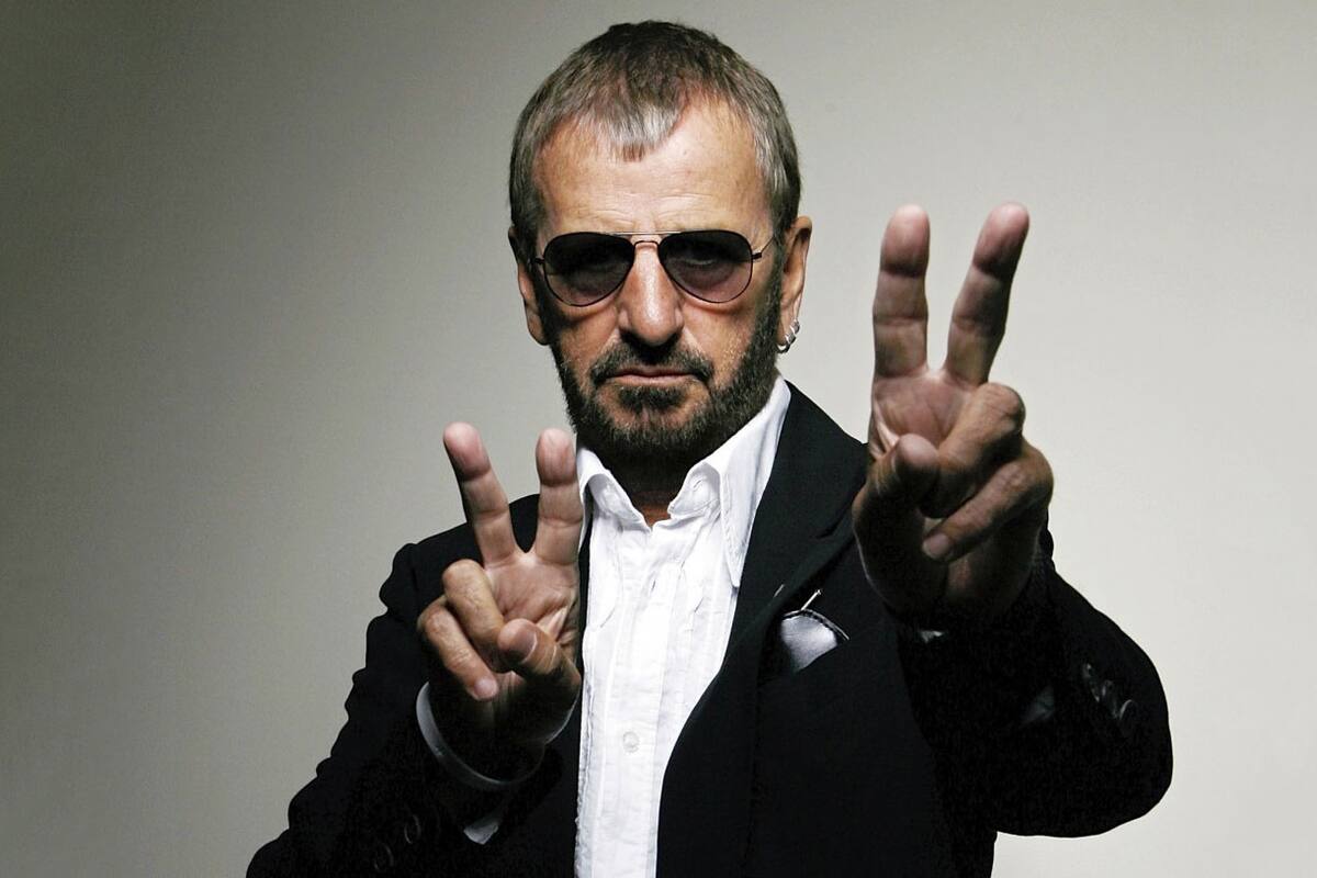 Ringo Starr toca ''Yellow Sumbarine'' con juguetes a lado de Jimmy Fallon