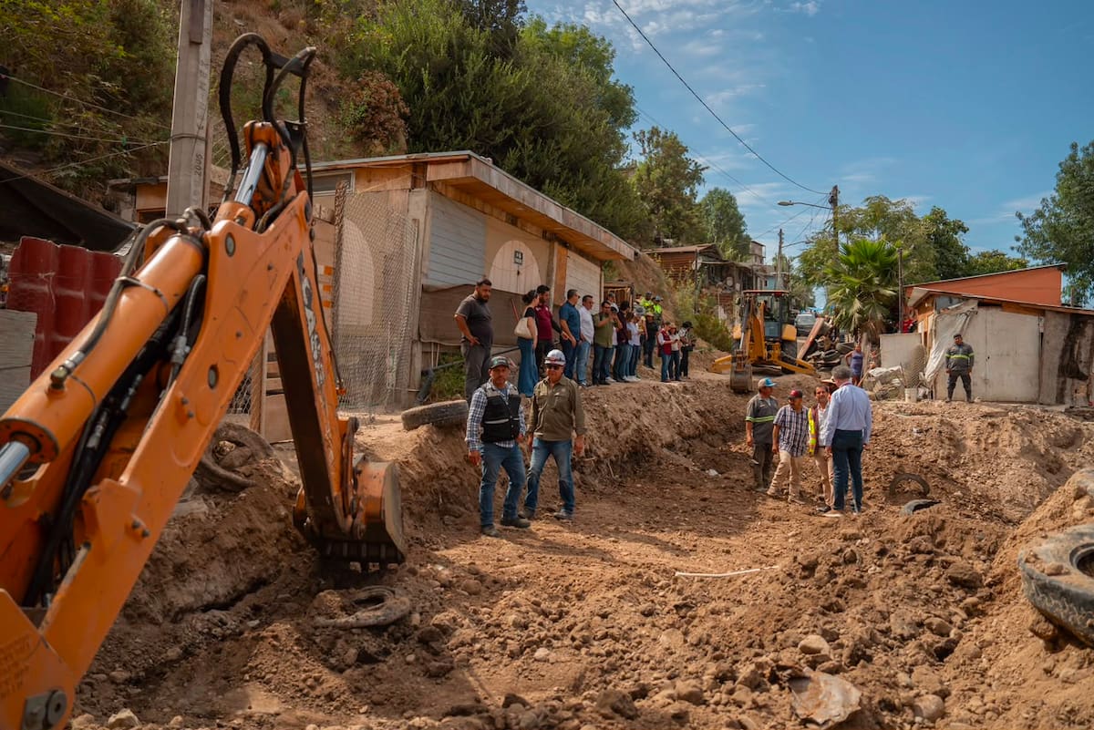 Un deslizamiento de tierra dañó el Acueducto Florido-Aguaje, provocando la suspensión temporal del suministro de agua en cientos de colonias de Tijuana. Foto: Border Zoom.