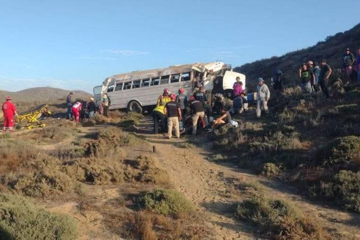 Detienen a conductor por ocasionar volcadura de camión de jornaleros